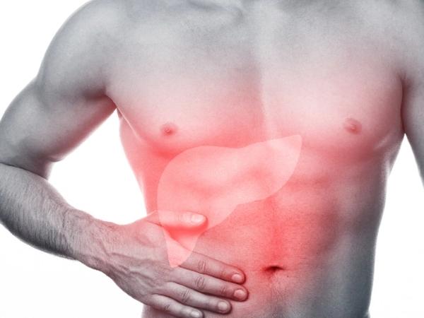 Dấu hiệu đầu phổ biến là đau bụng vùng hạ sườn phải