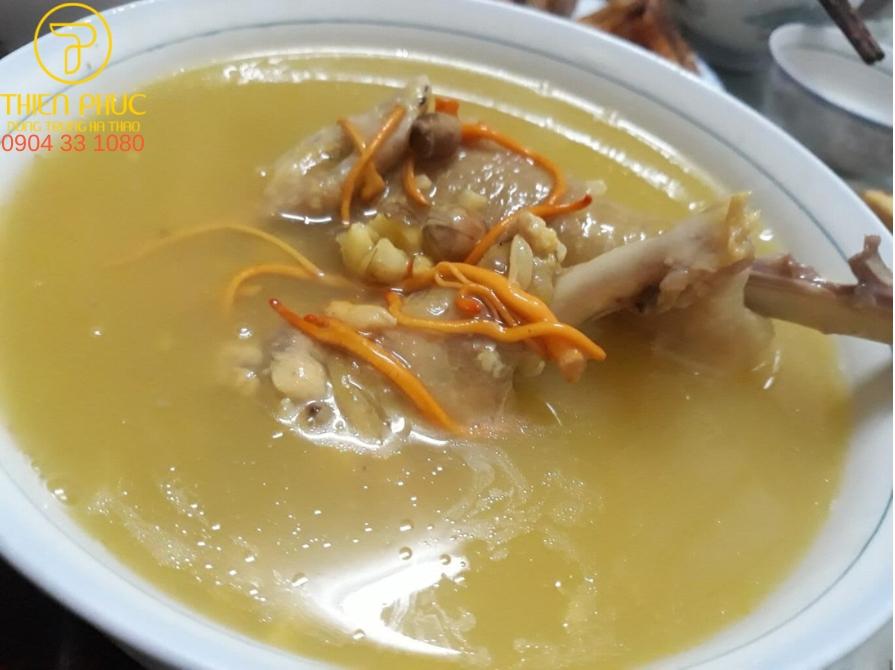 Cháo đông trùng hạ thảo là món ăn nhẹ nhàng, dễ tiêu