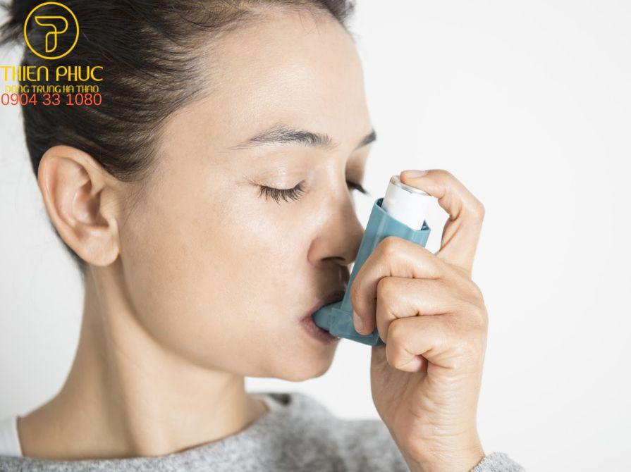 Hen suyễn là một bệnh hô hấp mãn tính, làm cản trở lưu thông không khí trong phổi