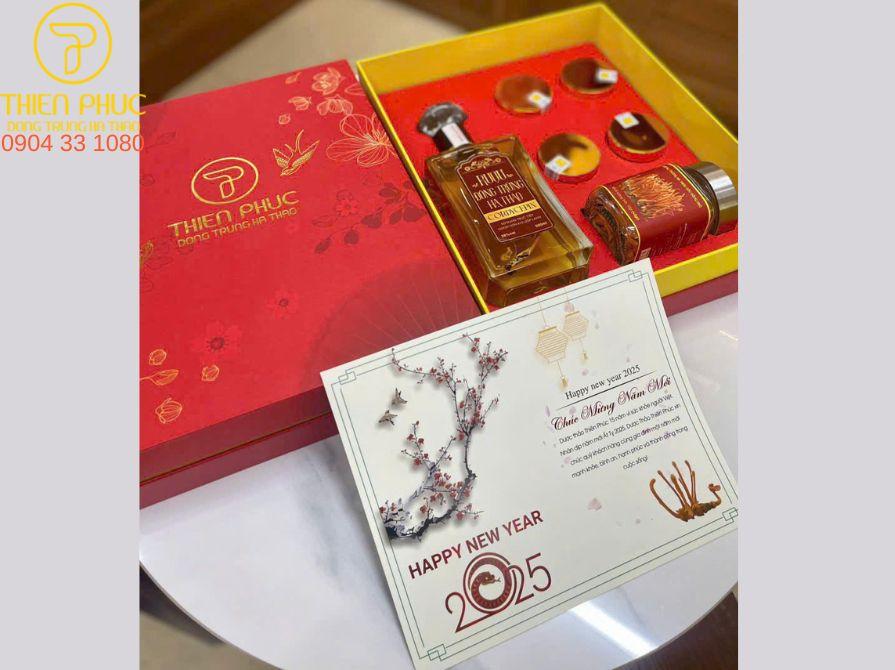 Giỏ quà Tết sức khỏe với đông trùng hạ thảo.