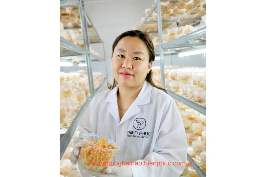 Nguyễn Thị Hồng – Nữ doanh nhân khởi nghiệp thành công từ đông trùng hạ thảo