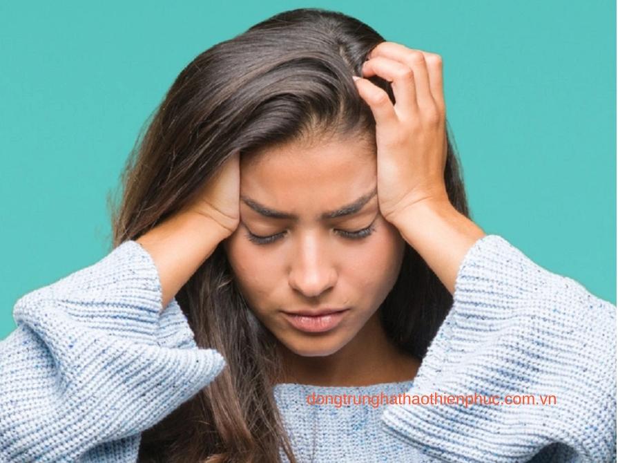 Nhức đầu thường xuyên là một trong những dấu hiệu của cao huyết áp